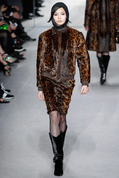 Look 12